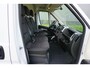 Peugeot Boxer 2.2 BlueHDi 140 L3H2 3.5t in Topstaat |Camera |Cruise |Carplay |Android auto |Airco |Betimmering |1e eigenaar |Lage KM-stand |EURO6D |BPM vrij voor ondernemers |Mooie camperbasis