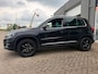 Volkswagen Tiguan 1.4 TSI Sport&Style met elec panorama dak en trekhaak en navigatie en
