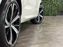Volvo XC60 T6 AWD Recharge R-Design | MY22 Facelift | Trekhaak | Harman Kardon | Crystal White | Google Infotainment | Adaptieve Cruise Control | Standkachel met Volvo On Call App | Stoel en Stuurwielverwarming | 21 Inch | Full LED Meesturende koplampen | Pilot Assist | Bestuurdersstoel elektrisch geheugen | Parkeercamera | Contour stoelen | Zitting verlenging voorstoelen | Schuifdak | Keyless Drive | Parkeersensoren voor+achter | Privacy Glass | Elektrisch bedienbare achterklep | DAB Radio | Apple Carplay | Draadloos telefoon opladen | Crystal White Metallic |