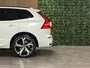 Volvo XC60 T6 AWD Recharge R-Design | MY22 Facelift | Trekhaak | Harman Kardon | Crystal White | Google Infotainment | Adaptieve Cruise Control | Standkachel met Volvo On Call App | Stoel en Stuurwielverwarming | 21 Inch | Full LED Meesturende koplampen | Pilot Assist | Bestuurdersstoel elektrisch geheugen | Parkeercamera | Contour stoelen | Zitting verlenging voorstoelen | Schuifdak | Keyless Drive | Parkeersensoren voor+achter | Privacy Glass | Elektrisch bedienbare achterklep | DAB Radio | Apple Carplay | Draadloos telefoon opladen | Crystal White Metallic |