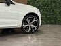Volvo XC60 T6 AWD Recharge R-Design | MY22 Facelift | Trekhaak | Harman Kardon | Crystal White | Google Infotainment | Adaptieve Cruise Control | Standkachel met Volvo On Call App | Stoel en Stuurwielverwarming | 21 Inch | Full LED Meesturende koplampen | Pilot Assist | Bestuurdersstoel elektrisch geheugen | Parkeercamera | Contour stoelen | Zitting verlenging voorstoelen | Schuifdak | Keyless Drive | Parkeersensoren voor+achter | Privacy Glass | Elektrisch bedienbare achterklep | DAB Radio | Apple Carplay | Draadloos telefoon opladen | Crystal White Metallic |