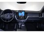 Volvo XC60 T8 Recharge AWD Ultra Black Edition Exec - Luchtvering - Panorama/schuifdak - IntelliSafe Assist & Surround - 360º Camera - Bowers & Wilkins audio - Adaptieve LED koplampen - Verwarmde voorstoelen, stuur & achterbank - Parkeersensoren voor & achter - Elektr. bedienb. voorstoelen met geheugen - Head up display - Draadloze tel. lader - Extra getint glas - Inklapbare trekhaak - 21' LMV