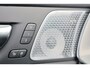 Volvo XC60 T8 Recharge AWD Ultra Black Edition Exec - Luchtvering - Panorama/schuifdak - IntelliSafe Assist & Surround - 360º Camera - Bowers & Wilkins audio - Adaptieve LED koplampen - Verwarmde voorstoelen, stuur & achterbank - Parkeersensoren voor & achter - Elektr. bedienb. voorstoelen met geheugen - Head up display - Draadloze tel. lader - Extra getint glas - Inklapbare trekhaak - 21' LMV