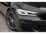 BMW 5-Serie Touring 530e Business Edition Plus | M- Pakket | Pano | Harman Kardon | Trekhaak | 360 Camera | HUD | ACC | DAB+ | Stoelverwarming