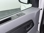 Opel Vivaro 2.0CDTI L2H1 3-Persoons Trekhaak Euro 6 Navi Apple Carplay Android Auto Airco Cruise Control Pdc Edition Regen-Lichtsensor Betonplex Vloer Wandbetimmering Schuifdeur 2.500KG Trekgewicht Origineel Nederlandse Bus
