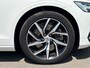 Volvo V60 2.0 T5 251PK Aut. Leder Wegkl.Trekhaak Navi Ecc Adap.Cruise Contourstoelen Apple CarPlay Android Auto Bordherk. High Performance Audio Pdc Momentum Elek.Stoelen+Memory Elek.Achterklep Privacy Glas Lmv 18" Regensensor 1.800KG Trekgewicht Origineel Nederlandse Auto