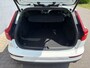 Volvo V60 2.0 T5 251PK Aut. Leder Wegkl.Trekhaak Navi Ecc Adap.Cruise Contourstoelen Apple CarPlay Android Auto Bordherk. High Performance Audio Pdc Momentum Elek.Stoelen+Memory Elek.Achterklep Privacy Glas Lmv 18" Regensensor 1.800KG Trekgewicht Origineel Nederlandse Auto