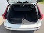 Volvo V60 2.0 T5 251PK Aut. Leder Wegkl.Trekhaak Navi Ecc Adap.Cruise Contourstoelen Apple CarPlay Android Auto Bordherk. High Performance Audio Pdc Momentum Elek.Stoelen+Memory Elek.Achterklep Privacy Glas Lmv 18" Regensensor 1.800KG Trekgewicht Origineel Nederlandse Auto