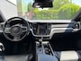 Volvo V60 2.0 T5 251PK Aut. Leder Wegkl.Trekhaak Navi Ecc Adap.Cruise Contourstoelen Apple CarPlay Android Auto Bordherk. High Performance Audio Pdc Momentum Elek.Stoelen+Memory Elek.Achterklep Privacy Glas Lmv 18" Regensensor 1.800KG Trekgewicht Origineel Nederlandse Auto