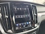 Volvo V60 2.0 T5 251PK Aut. Leder Wegkl.Trekhaak Navi Ecc Adap.Cruise Contourstoelen Apple CarPlay Android Auto Bordherk. High Performance Audio Pdc Momentum Elek.Stoelen+Memory Elek.Achterklep Privacy Glas Lmv 18" Regensensor 1.800KG Trekgewicht Origineel Nederlandse Auto