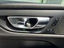 Volvo V60 2.0 T5 251PK Aut. Leder Wegkl.Trekhaak Navi Ecc Adap.Cruise Contourstoelen Apple CarPlay Android Auto Bordherk. High Performance Audio Pdc Momentum Elek.Stoelen+Memory Elek.Achterklep Privacy Glas Lmv 18" Regensensor 1.800KG Trekgewicht Origineel Nederlandse Auto