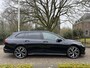 Volkswagen Golf Variant 1.5 eTSI R-Line | Pano | IQ-Light | Camera | Adaptive | CarPlay |