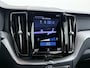 Volvo XC60 2.0 Recharge T8 AWD R-Design PLUG-IN HYBRIDE | SOH 89% | PANORAMADAK | ELEKTR. TREKHAAK | LEDER | CAMERA | HARMAN KARDON | MEMORY SEATS | 21" LMV | WINTERPAKKET STOEL + STUURVERWARMING || RIJKLAAR | 12 MND BOVAG GARANTIE |