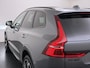 Volvo XC60 2.0 Recharge T8 AWD R-Design PLUG-IN HYBRIDE | SOH 89% | PANORAMADAK | ELEKTR. TREKHAAK | LEDER | CAMERA | HARMAN KARDON | MEMORY SEATS | 21" LMV | WINTERPAKKET STOEL + STUURVERWARMING || RIJKLAAR | 12 MND BOVAG GARANTIE |
