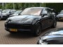 Porsche Cayenne Coupé 3.0 E-Hybrid / Trekhaak / Panoramadak / 360Camera / Head-up / Burmester / Softclose / Keyless / 21'' / Luchtvering / Nachtzicht / Carbon intr. / Sportdesign+Chrono / Stoelventilatie+Verwarming / Dodehoek