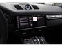 Porsche Cayenne Coupé 3.0 E-Hybrid / Trekhaak / Panoramadak / 360Camera / Head-up / Burmester / Softclose / Keyless / 21'' / Luchtvering / Nachtzicht / Carbon intr. / Sportdesign+Chrono / Stoelventilatie+Verwarming / Dodehoek