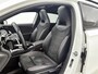 Mercedes-Benz A-klasse 250 e AMG Plug-In Hybride | Trekhaak | Panoramadak | Sfeerverlichting | Inclusief 24 maanden MB Certified garantie voor Europa.