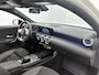 Mercedes-Benz A-klasse 250 e AMG Plug-In Hybride | Trekhaak | Panoramadak | Sfeerverlichting | Inclusief 24 maanden MB Certified garantie voor Europa.