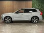 Volvo XC60 T8 AWD Recharge Plus Dark | 360° Camera | Stoelventilatie | 455pk | Adaptieve Cruise Control | Stoel en Stuurwielverwarming | Standkachel met Volvo On Call App | Full LED Meesturende koplampen | Pilot Assist | BLIS Dode Hoek Detectie | Google Infotainment | 21 Inch | Elektrische voorstoelen geheugen | Nappa Lederen bekleding | Zitting verlenging voorstoelen | Geïntegreerde kinderzitjes achterin | Elektrisch verstelbare zijwangen voorstoelen | Parkeersensoren voor+achter | Keyless Drive | Privacy Glass | Elektrisch bedienbare achterklep | DAB Radio | Apple Carplay/Android Auto | Draadloos telefoon opladen | Volvo On Call met mobiele App functie | Prachtige combinatie Vapour Grey Metallic met Blond Nappa Leder |