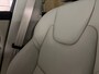 Volvo XC60 T8 AWD Recharge Plus Dark | 360° Camera | Stoelventilatie | 455pk | Adaptieve Cruise Control | Stoel en Stuurwielverwarming | Standkachel met Volvo On Call App | Full LED Meesturende koplampen | Pilot Assist | BLIS Dode Hoek Detectie | Google Infotainment | 21 Inch | Elektrische voorstoelen geheugen | Nappa Lederen bekleding | Zitting verlenging voorstoelen | Geïntegreerde kinderzitjes achterin | Elektrisch verstelbare zijwangen voorstoelen | Parkeersensoren voor+achter | Keyless Drive | Privacy Glass | Elektrisch bedienbare achterklep | DAB Radio | Apple Carplay/Android Auto | Draadloos telefoon opladen | Volvo On Call met mobiele App functie | Prachtige combinatie Vapour Grey Metallic met Blond Nappa Leder |