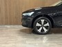 Volvo XC60 T6 AWD Recharge Plus Dark Long Range | Trekhaak | All Season banden | Adaptieve Cruise Control | Stoelverwarming voor+achter | Stuurwielverwarming | Standkachel met Volvo On Call App | Pilot Assist | BLIS Dode Hoek Detectie | Elektrische voorstoelen geheugen | Lederen bekleding | Zitting verlenging voorstoelen | Schuifdak | Parkeercamera | Google Infotainment | Keyless Drive | Parkeersensoren voor+achter | Privacy Glass | DAB Radio | Apple Carplay/Android Auto | Draadloos telefoon opladen | Volvo On Call met mobiele App functie | Onyx Black Metallic |
