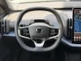 Volvo EX30 Single Motor Extended Range Plus 69 kWh Stoel-/stuurwielverwarming | Harman Kardon | Extra getint glas | 19 inch. lichtmetalen velgen | Keyless entry | Elektrisch bedienbare kofferklep | Pilot assist | Adaptieve cruise control | Apple carplay/ Android auto