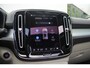 Volvo XC40 B4 Automaat Plus Dark | Panoramadak | Elektrisch Verstelbare Voorstoelen | Getint Glas Achter | Keyless | Elektrische Achterklep | Premium audio by Harman Kardon | Stoelverwarming | Stuurverwarming | Adaptieve Cruise Control | Pilot Assist | Dodehoek herkenning
