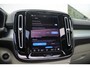 Volvo XC40 B4 Automaat Plus Dark | Panoramadak | Elektrisch Verstelbare Voorstoelen | Getint Glas Achter | Keyless | Elektrische Achterklep | Premium audio by Harman Kardon | Stoelverwarming | Stuurverwarming | Adaptieve Cruise Control | Pilot Assist | Dodehoek herkenning