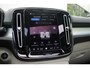 Volvo XC40 B4 Automaat Plus Dark | Panoramadak | Elektrisch Verstelbare Voorstoelen | Getint Glas Achter | Keyless | Elektrische Achterklep | Premium audio by Harman Kardon | Stoelverwarming | Stuurverwarming | Adaptieve Cruise Control | Pilot Assist | Dodehoek herkenning