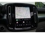 Volvo XC40 B4 Automaat Plus Dark | Panoramadak | Elektrisch Verstelbare Voorstoelen | Getint Glas Achter | Keyless | Elektrische Achterklep | Premium audio by Harman Kardon | Stoelverwarming | Stuurverwarming | Adaptieve Cruise Control | Pilot Assist | Dodehoek herkenning