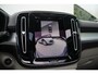 Volvo XC40 B4 Automaat Plus Dark | Panoramadak | Elektrisch Verstelbare Voorstoelen | Getint Glas Achter | Keyless | Elektrische Achterklep | Premium audio by Harman Kardon | Stoelverwarming | Stuurverwarming | Adaptieve Cruise Control | Pilot Assist | Dodehoek herkenning