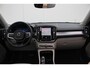 Volvo XC40 B4 Automaat Plus Dark | Panoramadak | Elektrisch Verstelbare Voorstoelen | Getint Glas Achter | Keyless | Elektrische Achterklep | Premium audio by Harman Kardon | Stoelverwarming | Stuurverwarming | Adaptieve Cruise Control | Pilot Assist | Dodehoek herkenning