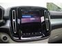 Volvo XC40 B4 Automaat Plus Dark | Panoramadak | Elektrisch Verstelbare Voorstoelen | Getint Glas Achter | Keyless | Elektrische Achterklep | Premium audio by Harman Kardon | Stoelverwarming | Stuurverwarming | Adaptieve Cruise Control | Pilot Assist | Dodehoek herkenning
