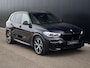 BMW X5 xDrive45e High Executive | M-Sport | Bowers & Wilkins | Achterasbesturing | Trekhaak | Softclose | Adaptive cc | Panoramadak | Comfort seats |