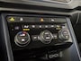 Volkswagen T-Roc 1.5 TSI Sport | Trekhaak afneembaar | Stuurwielverwarming | All-season banden | Navigatie |