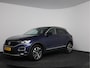 Volkswagen T-Roc 1.5 TSI Sport | Trekhaak afneembaar | Stuurwielverwarming | All-season banden | Navigatie |