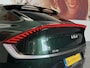 Kia EV6 GT-LINE 77.4 kWh 360 CAMERA NAVIGATIE ADAPTIVE CRUISE CONTROL HEAD-UP DISPLAY APPLE CARPLAY/ANDROID RIJSTROOKSENSOREN DODEHOEKSENSOREN ZEER MOOI !!