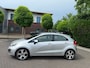 Kia Rio 1.4, 6 versn., Clima, Isofix, LM-velgen 17"& all-season banden, Parkeersensoren, Bluetooth, Stuurverwarming