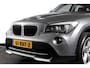 BMW X1 sDrive20i 184 PK - Automaat Orig. NL | Luxery-Line | S/K Panodak | Trekhaak | Cruise | PDC | NAV | Auto.Airco | LM 18" |