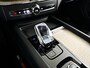 Volvo XC60 T6 Plug-in hybrid AWD Ultra Dark | Panoramadak | 360° camera | Luchtvering | Harman Kardon | Head-up display | Stoel- en Stuurverwarming | Trekhaak