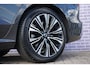 Volvo V60 2.0 T6 Plug-in hybrid AWD Plus Bright | SOH:97% | Trekhaak | | Long Range | Trekhaak | 18" licht metalen velgen | parkeersensoren vóór en achter | camera | panorama dak | Google auto | Full LED | verwarmde voorstoelen en achterbank |