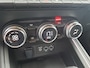 Renault Clio 1.6 E-Tech Hybrid 145 E-Tech Engineered | Navigatie | Camera | Dodehoek detectie | Getinte ramen achter | Parkeersensoren voor en achter | Apple Carplay / Android Auto |