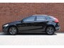 Volvo V40 Cross Country T3 Nordic+ | Panoramadak | Elektrisch verstelbare voorstoelen met geheugenfunctie | Stoelverwarming | Achteruitrijcamera | Keyless entry | Lederen bekleding | 18 inch. lichtmetalen velgen