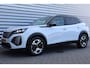 Peugeot 2008 1.2 HYBRID 136PK GT PACK AUTOMAAT / NAVI / LEDER / CLIMA / LED / PDC / 17" LMV / KEYLESS / 360° CAMERA / ADAPT. CRUISECONTROL / 1E EIGENAAR / NIEUWSTAAT !!