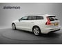 Volvo V60 2.0 B3 Momentum Business Automaat - Carplay, Camera, Digital Cockpit