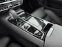 Volvo V60 T8 Recharge Ultra Dark | 19" | Trekhaak | Getint Glas | Panoramadak | Head-Up | Harman Kardon | Elektr. verst. Stoelen | Parkeercamera | Stoel/Stuur/Achterbankverwarming | Adaptieve Cruise | BLIS | Keyless