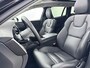Volvo V60 T8 Recharge Ultra Dark | 19" | Trekhaak | Getint Glas | Panoramadak | Head-Up | Harman Kardon | Elektr. verst. Stoelen | Parkeercamera | Stoel/Stuur/Achterbankverwarming | Adaptieve Cruise | BLIS | Keyless