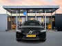Volvo V60 T8 Recharge Ultra Dark | 19" | Trekhaak | Getint Glas | Panoramadak | Head-Up | Harman Kardon | Elektr. verst. Stoelen | Parkeercamera | Stoel/Stuur/Achterbankverwarming | Adaptieve Cruise | BLIS | Keyless