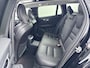 Volvo V60 T8 Recharge Ultra Dark | 19" | Trekhaak | Getint Glas | Panoramadak | Head-Up | Harman Kardon | Elektr. verst. Stoelen | Parkeercamera | Stoel/Stuur/Achterbankverwarming | Adaptieve Cruise | BLIS | Keyless