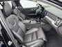 Volvo V60 T8 Recharge Ultra Dark | 19" | Trekhaak | Getint Glas | Panoramadak | Head-Up | Harman Kardon | Elektr. verst. Stoelen | Parkeercamera | Stoel/Stuur/Achterbankverwarming | Adaptieve Cruise | BLIS | Keyless